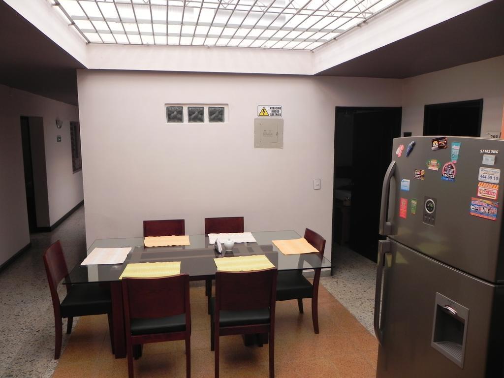Hostal Tamarindo Inn Medellin Exterior photo