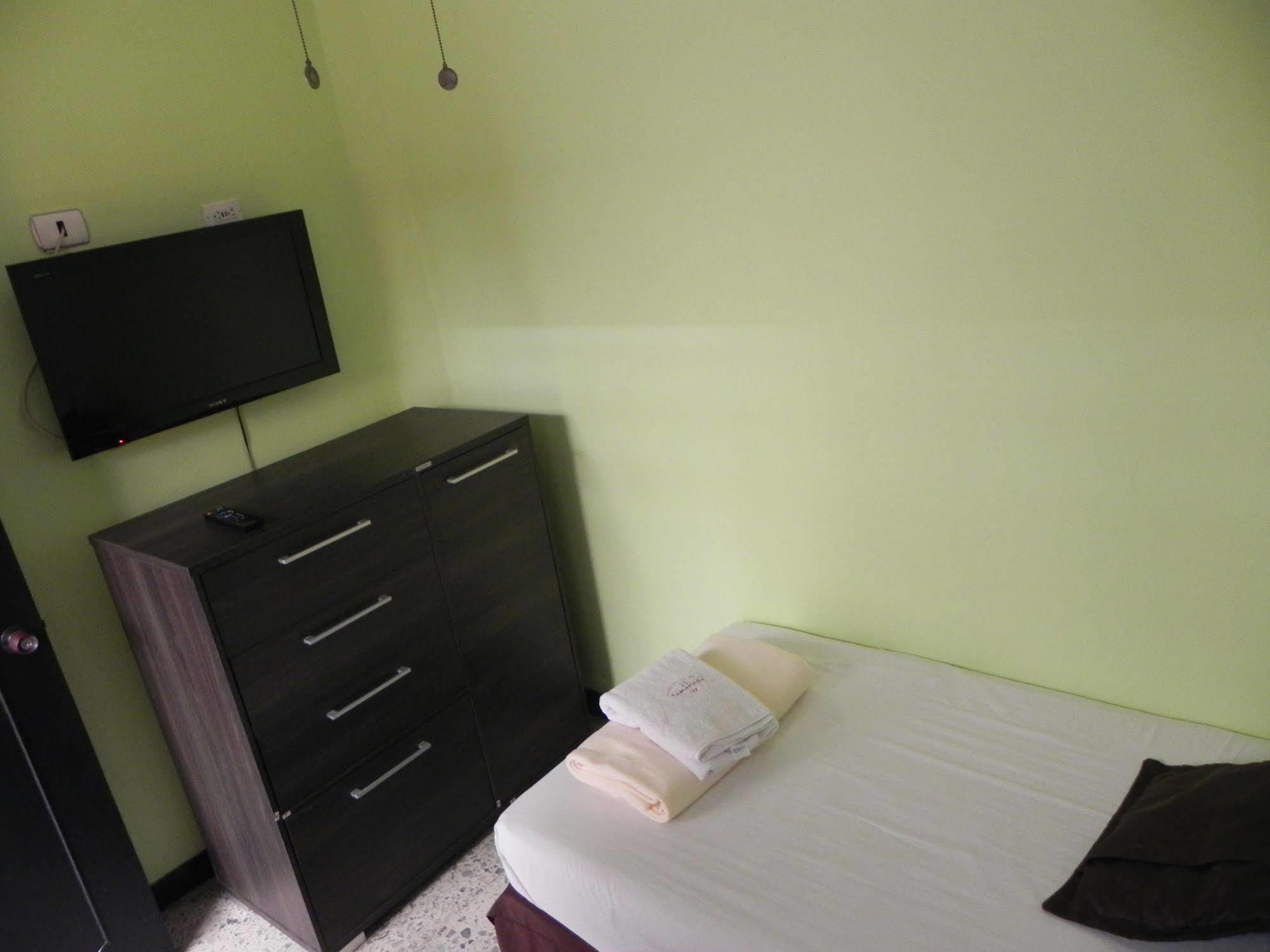 Hostal Tamarindo Inn Medellin Exterior photo