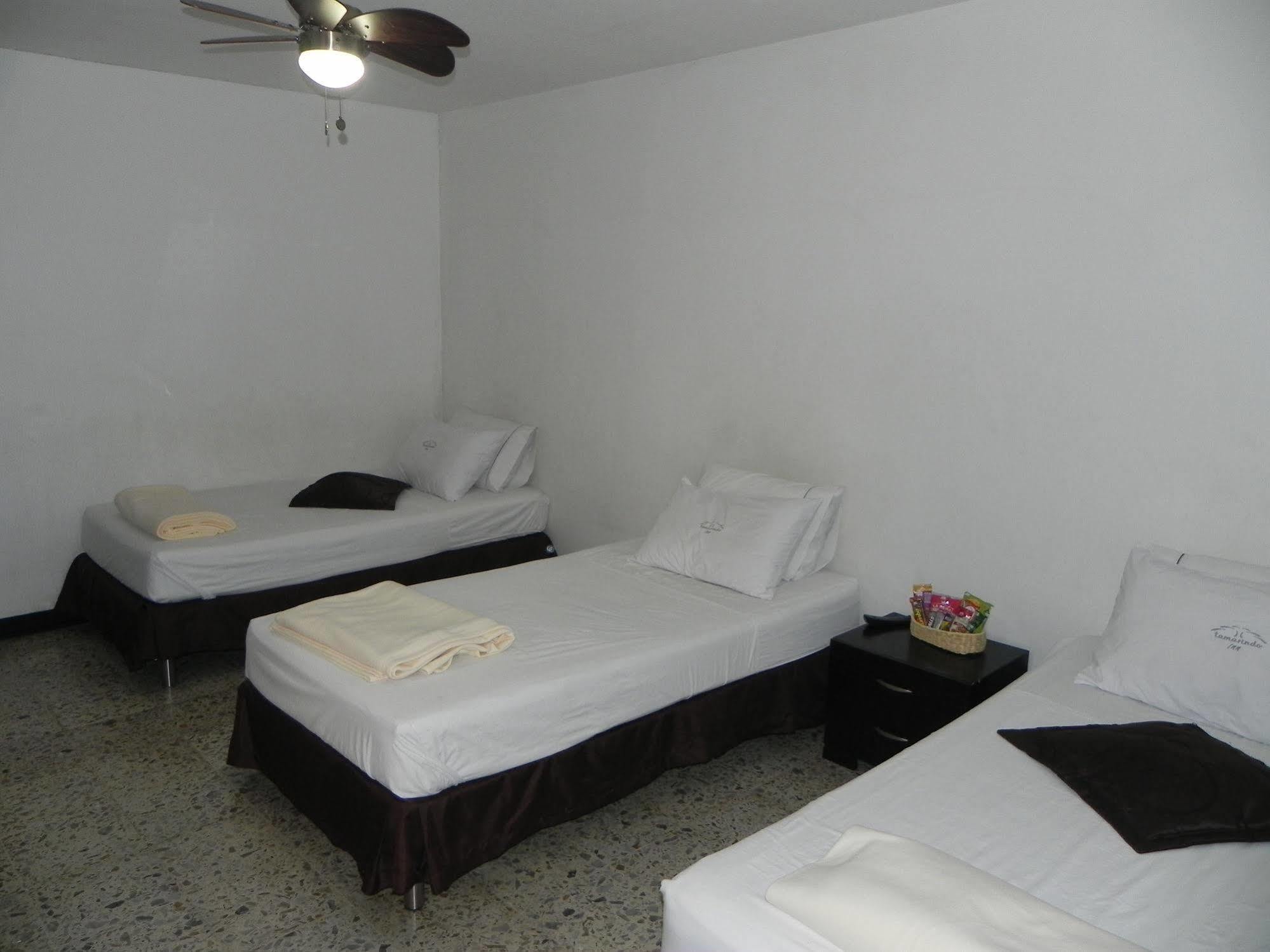 Hostal Tamarindo Inn Medellin Exterior photo