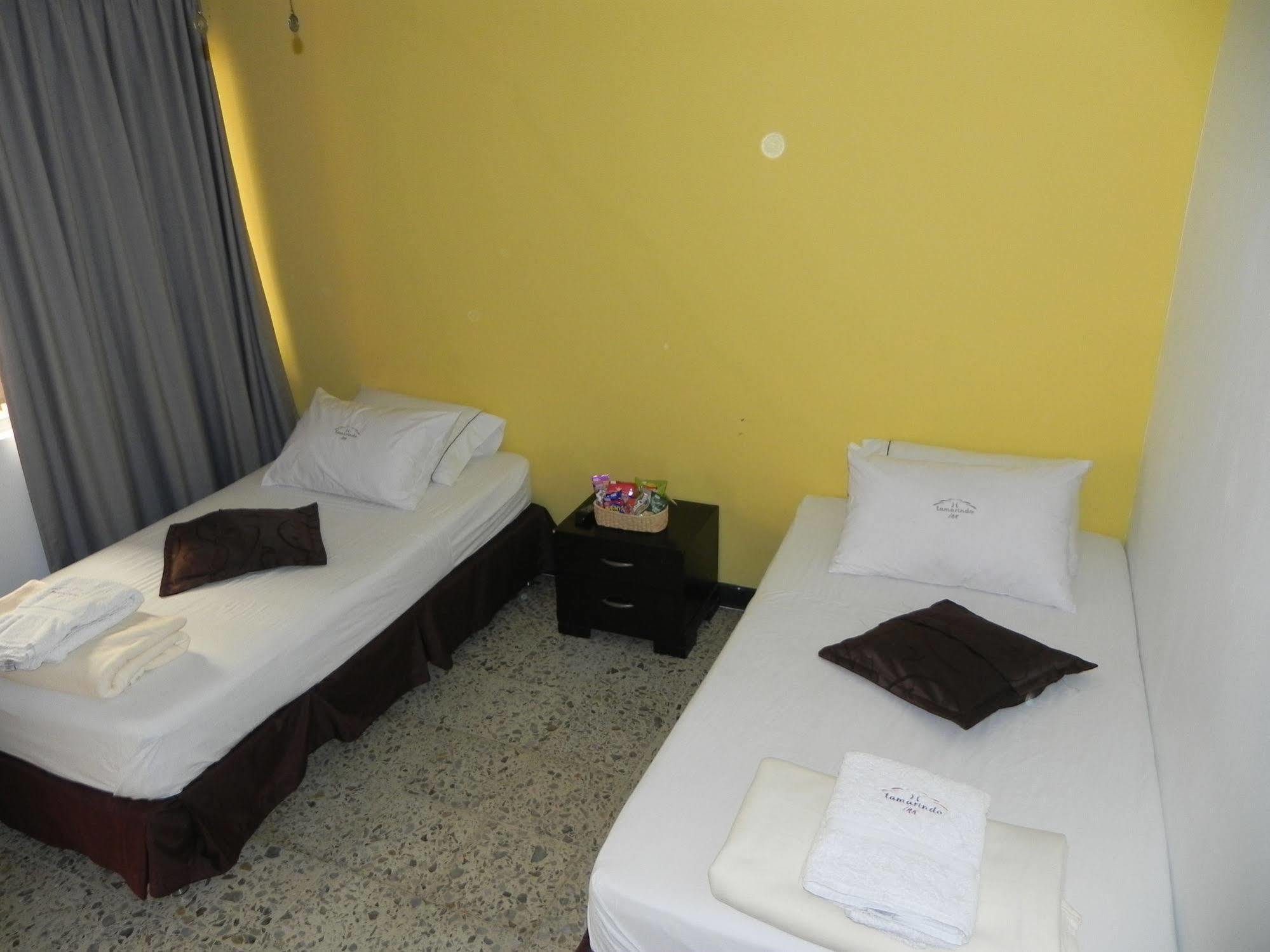 Hostal Tamarindo Inn Medellin Exterior photo